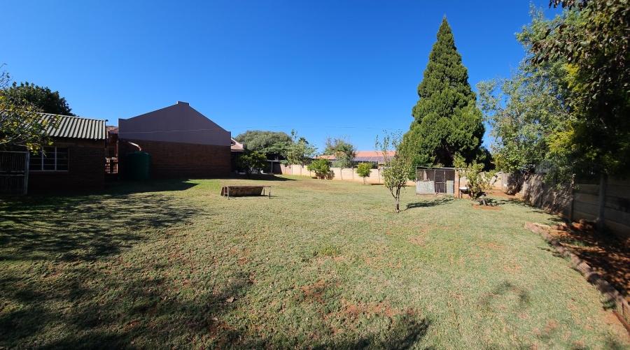  Bedroom Property for Sale in Langenhovenpark Free State